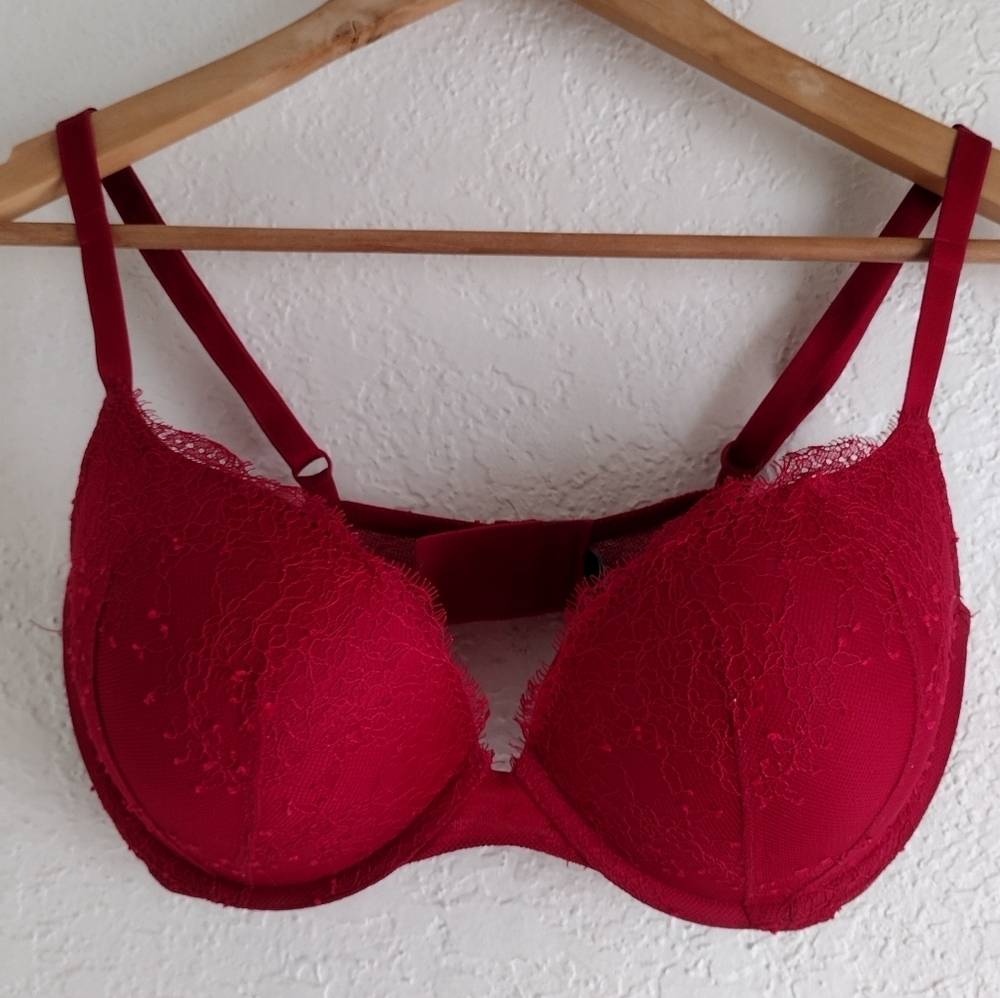 Victoria Secret Lace Very Sexy Red Push Up Bra